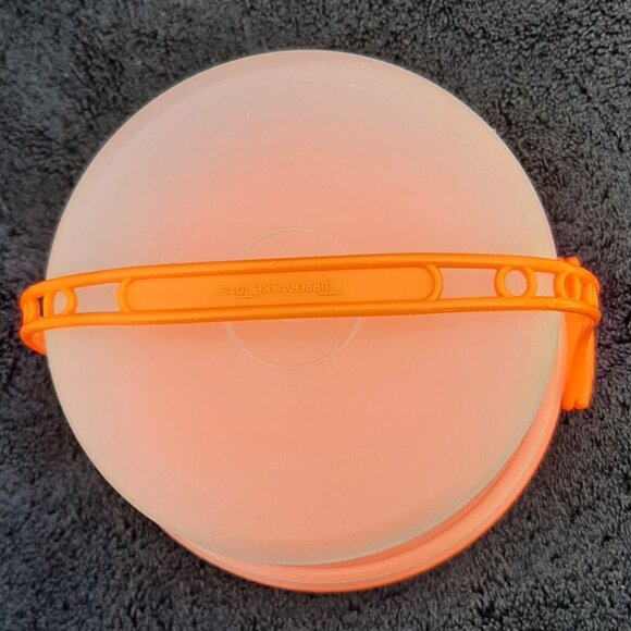 Tupperware Toys Mini Cake Carrier Cupcake Taker 5.5" D Orange RARE VTG 1980’s - Picture 4 of 6